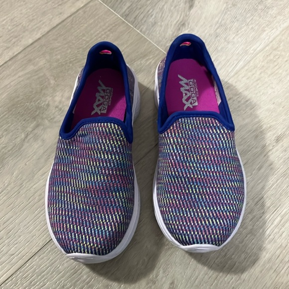 Sketchers , children’s 11 , slip on sneakers / running shoes. New in box - Picture 2 of 5